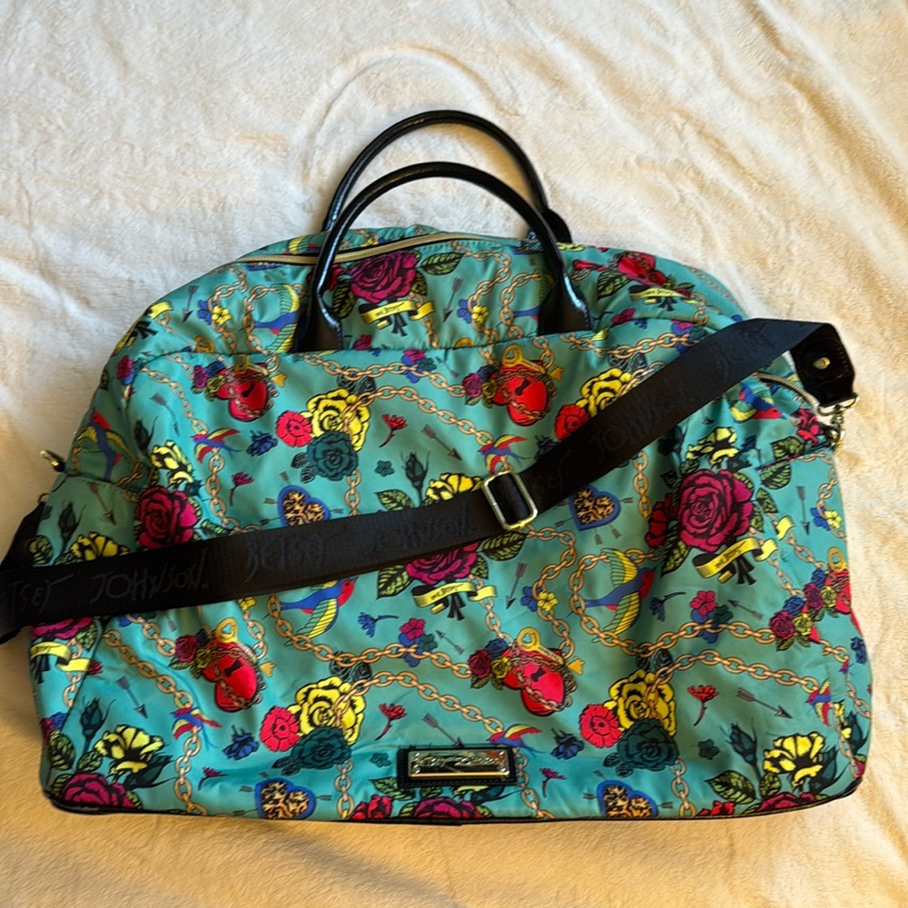 EUC Betsey Johnson weekender bag